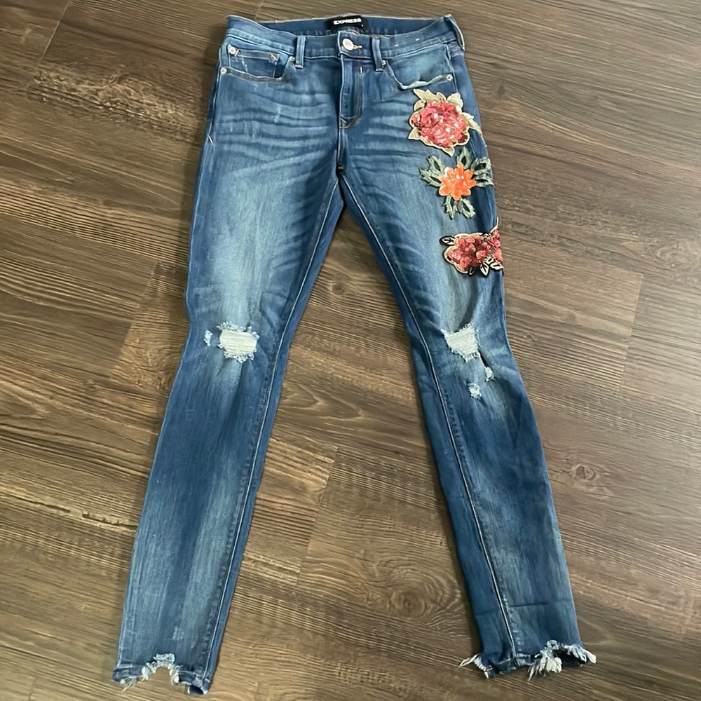 Express Mid Rise Jeans with flowers 🌺